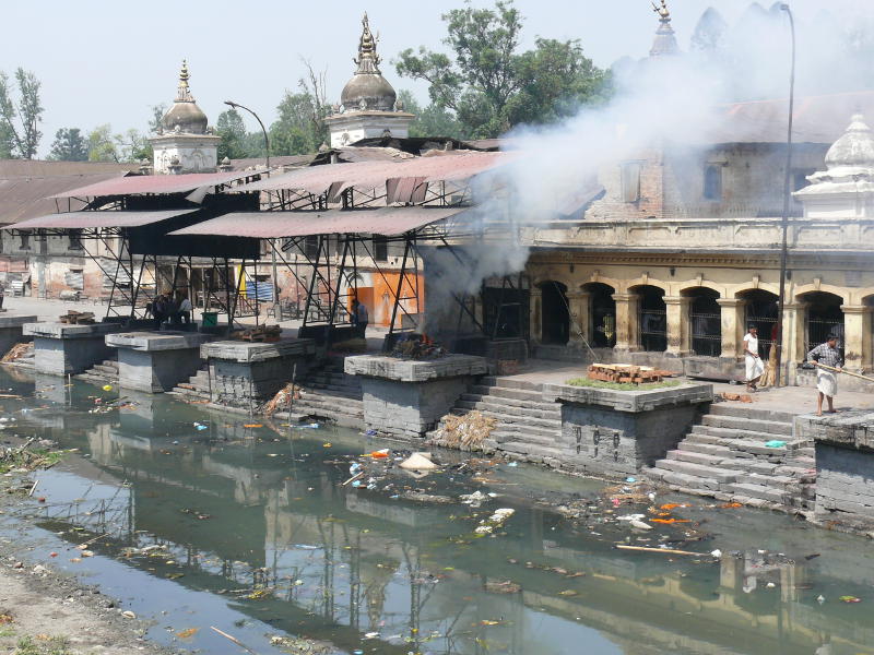 Leichenverbrennung in Pashupatinath 