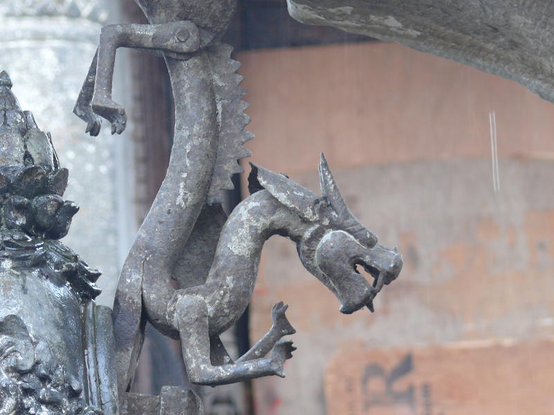 Beweglicher Drache an der Glocke 