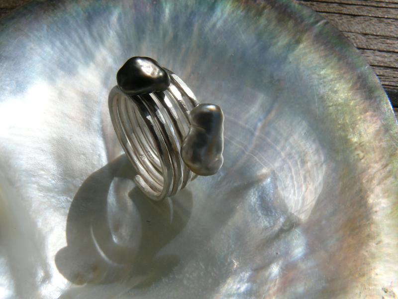 Lutin II - Silberfingerring mit zwei Keshis