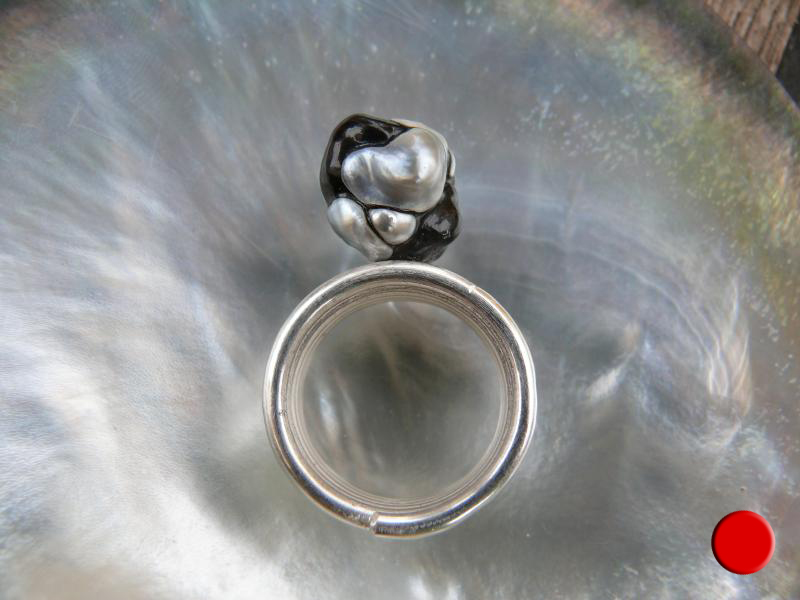 La prof de dessin - Silberfingerring mit einer Keshi