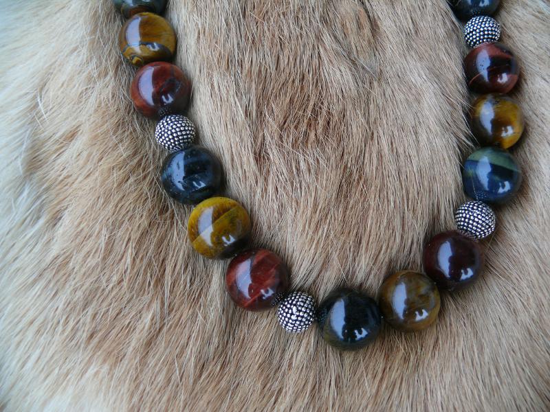 Südafrika - Collier mit Tigerauge, ziselierten Silberkugeln und Magnetverschulss, 46,5cm