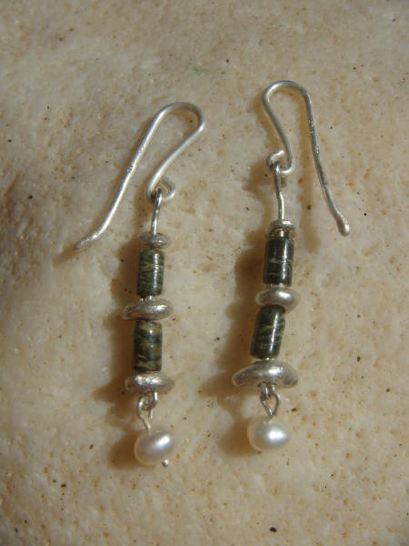 Serpentin, Zuchtperlen und 925er Silber