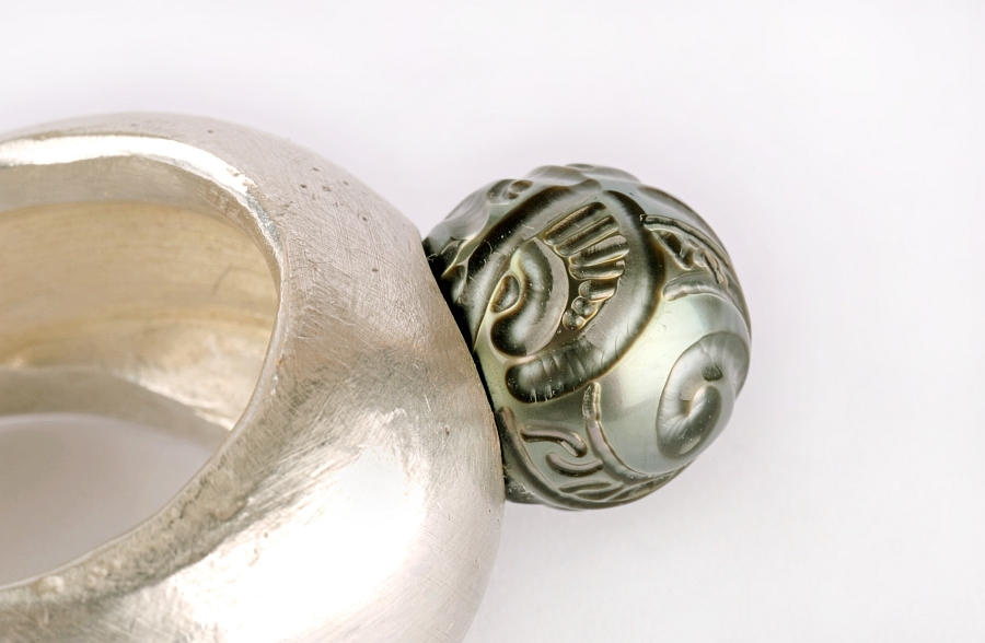 Gravierte Tahitizuchtperle und 925er Silber