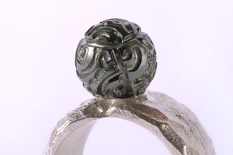 Gravierte Tahitizuchtperle mit 925er Silber
